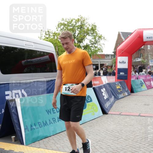 10.05.2026 - 8. Wedeler Halbmarathon Yannick Fuchs http://msf.ph/oto/9726315 10.05.2026 11:39:41 Ziel 124, 402, 2041 meine-sportfotos.de