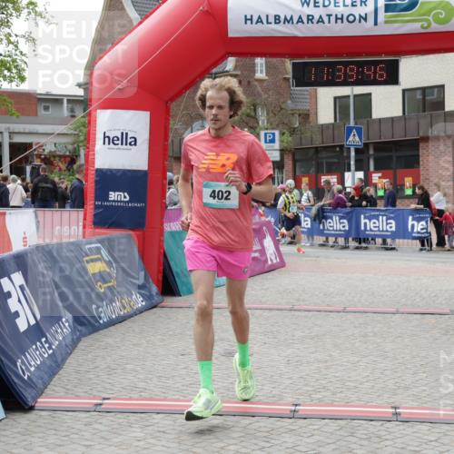 10.05.2026 - 8. Wedeler Halbmarathon Yannick Fuchs http://msf.ph/oto/9726345 10.05.2026 11:39:44 Ziel 124, 402, 585, 844, 2011 meine-sportfotos.de