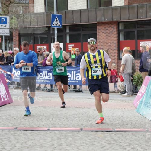 10.05.2026 - 8. Wedeler Halbmarathon Yannick Fuchs http://msf.ph/oto/9726375 10.05.2026 11:39:47 Ziel 402, 434, 585, 844, 1054, 2011 meine-sportfotos.de