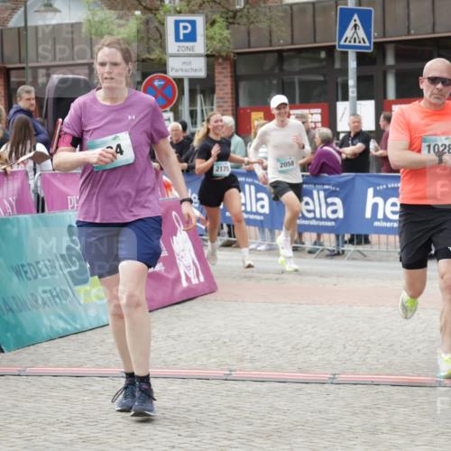 10.05.2026 - 8. Wedeler Halbmarathon Yannick Fuchs http://msf.ph/oto/9726503 10.05.2026 11:39:52 Ziel 434, 585, 844, 1028, 1054, 2011, 2058, 2175 meine-sportfotos.de