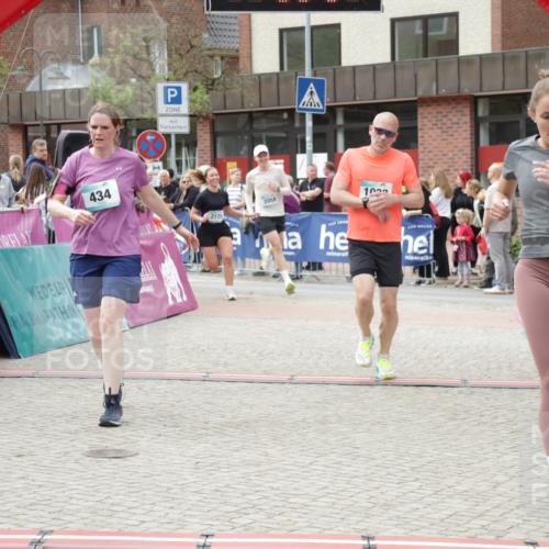 10.05.2026 - 8. Wedeler Halbmarathon Yannick Fuchs http://msf.ph/oto/9726508 10.05.2026 11:39:52 Ziel 434, 585, 844, 1028, 1054, 2011, 2058, 2175 meine-sportfotos.de