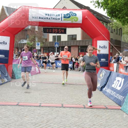 10.05.2026 - 8. Wedeler Halbmarathon Yannick Fuchs http://msf.ph/oto/9726514 10.05.2026 11:39:53 Ziel 434, 585, 844, 1028, 1054, 2011, 2058, 2175 meine-sportfotos.de