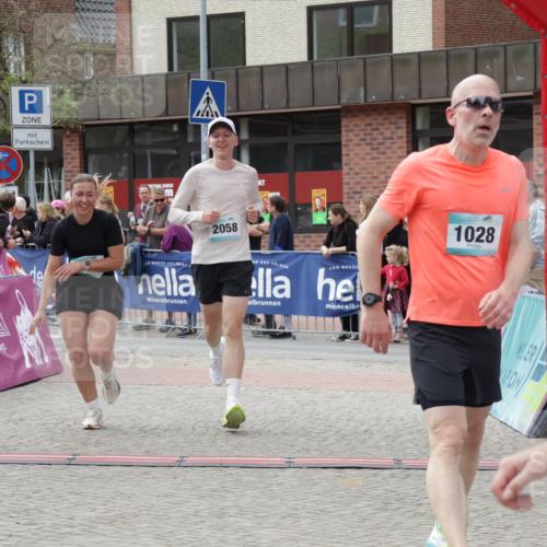 10.05.2026 - 8. Wedeler Halbmarathon Yannick Fuchs http://msf.ph/oto/9726553 10.05.2026 11:39:54 Ziel 434, 585, 844, 1028, 1054, 2058, 2175 meine-sportfotos.de