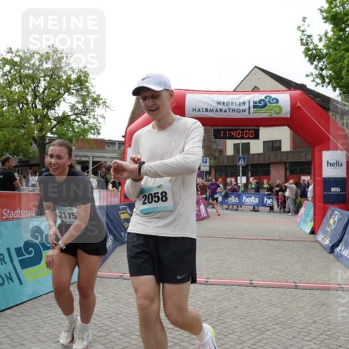 10.05.2026 - 8. Wedeler Halbmarathon Yannick Fuchs http://msf.ph/oto/9726618 10.05.2026 11:39:58 Ziel 217, 864, 1028, 2058, 2175 meine-sportfotos.de