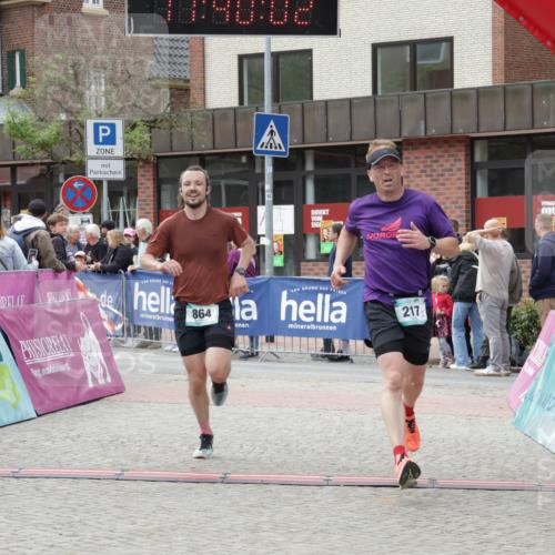 10.05.2026 - 8. Wedeler Halbmarathon Yannick Fuchs http://msf.ph/oto/9726635 10.05.2026 11:40:00 Ziel 217, 864, 2058, 2175 meine-sportfotos.de