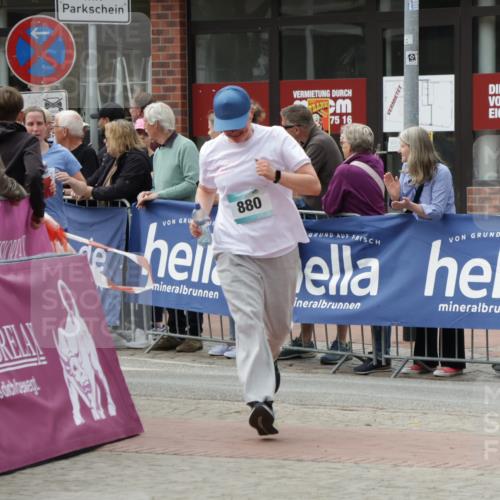 10.05.2026 - 8. Wedeler Halbmarathon Yannick Fuchs http://msf.ph/oto/9726692 10.05.2026 11:40:06 Ziel 217, 817, 864 meine-sportfotos.de