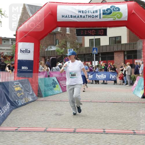 10.05.2026 - 8. Wedeler Halbmarathon Yannick Fuchs http://msf.ph/oto/9726753 10.05.2026 11:40:09 Ziel 275, 628, 817 meine-sportfotos.de