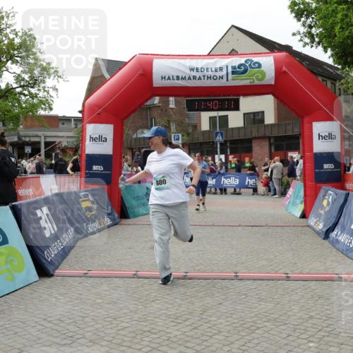 10.05.2026 - 8. Wedeler Halbmarathon Yannick Fuchs http://msf.ph/oto/9726774 10.05.2026 11:40:09 Ziel 275, 628, 817 meine-sportfotos.de