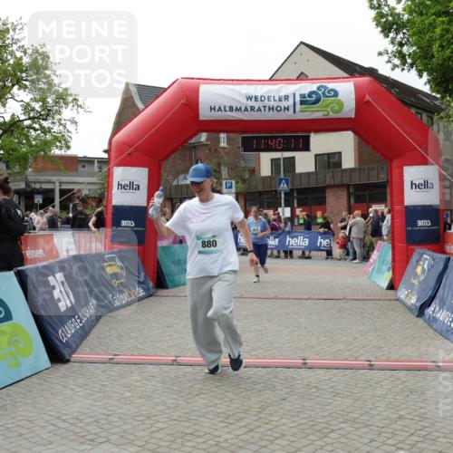 10.05.2026 - 8. Wedeler Halbmarathon Yannick Fuchs http://msf.ph/oto/9726778 10.05.2026 11:40:09 Ziel 275, 628, 817 meine-sportfotos.de