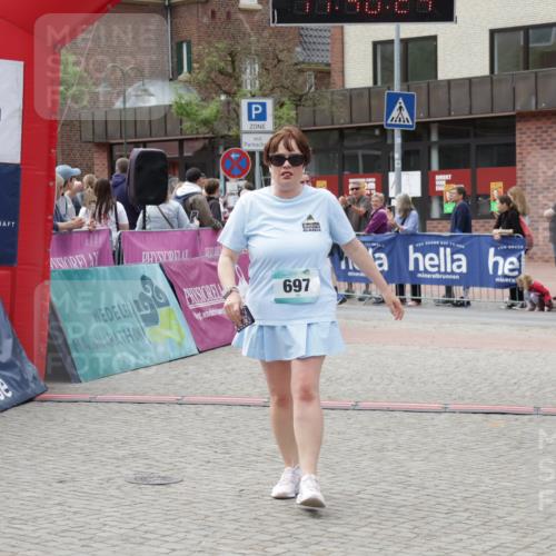 10.05.2026 - 8. Wedeler Halbmarathon Yannick Fuchs http://msf.ph/oto/9726958 10.05.2026 11:40:22 Ziel 592, 593, 697, 929, 932, 1029, 2053 meine-sportfotos.de