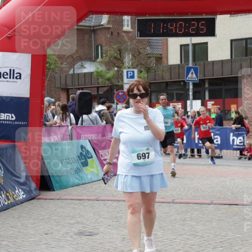 10.05.2026 - 8. Wedeler Halbmarathon Yannick Fuchs http://msf.ph/oto/9726976 10.05.2026 11:40:23 Ziel 592, 593, 697, 929, 932, 2053 meine-sportfotos.de