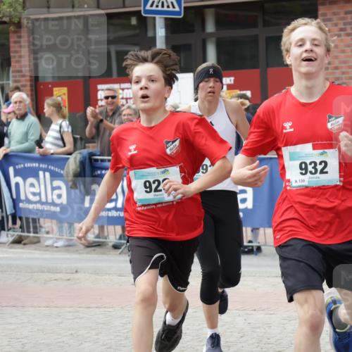 10.05.2026 - 8. Wedeler Halbmarathon Yannick Fuchs http://msf.ph/oto/9726988 10.05.2026 11:40:25 Ziel 592, 593, 697, 929, 932, 975, 2053 meine-sportfotos.de
