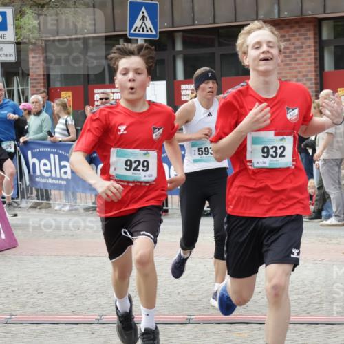 10.05.2026 - 8. Wedeler Halbmarathon Yannick Fuchs http://msf.ph/oto/9726994 10.05.2026 11:40:25 Ziel 592, 593, 697, 929, 932, 975, 2053 meine-sportfotos.de