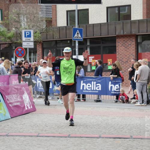 10.05.2026 - 8. Wedeler Halbmarathon Yannick Fuchs http://msf.ph/oto/9727102 10.05.2026 11:40:45 Ziel 340, 591, 639, 738, 1001 meine-sportfotos.de