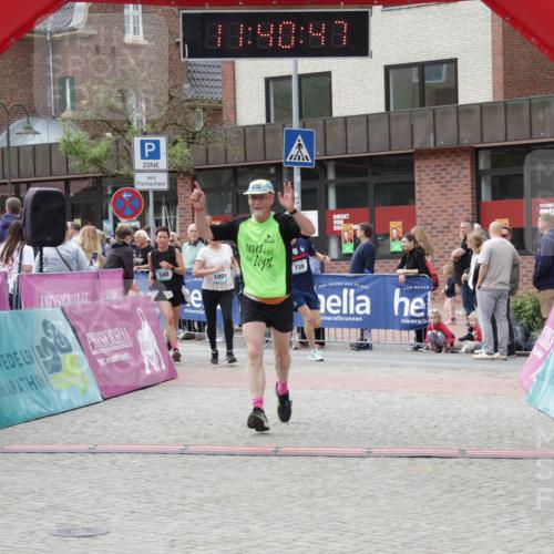 10.05.2026 - 8. Wedeler Halbmarathon Yannick Fuchs http://msf.ph/oto/9727114 10.05.2026 11:40:45 Ziel 340, 591, 639, 738, 1001 meine-sportfotos.de