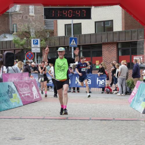 10.05.2026 - 8. Wedeler Halbmarathon Yannick Fuchs http://msf.ph/oto/9727123 10.05.2026 11:40:46 Ziel 340, 591, 639, 738, 1001 meine-sportfotos.de
