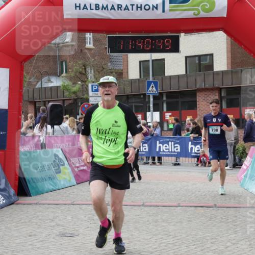 10.05.2026 - 8. Wedeler Halbmarathon Yannick Fuchs http://msf.ph/oto/9727164 10.05.2026 11:40:47 Ziel 340, 591, 639, 738, 1001 meine-sportfotos.de