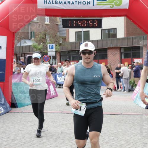 10.05.2026 - 8. Wedeler Halbmarathon Yannick Fuchs http://msf.ph/oto/9727207 10.05.2026 11:40:51 Ziel 340, 591, 639, 738, 957, 1001 meine-sportfotos.de