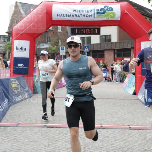 10.05.2026 - 8. Wedeler Halbmarathon Yannick Fuchs http://msf.ph/oto/9727217 10.05.2026 11:40:51 Ziel 340, 591, 639, 738, 957, 1001 meine-sportfotos.de