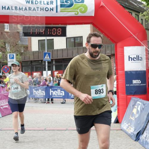 10.05.2026 - 8. Wedeler Halbmarathon Yannick Fuchs http://msf.ph/oto/9727450 10.05.2026 11:41:06 Ziel 540, 679, 893, 1048, 2190 meine-sportfotos.de