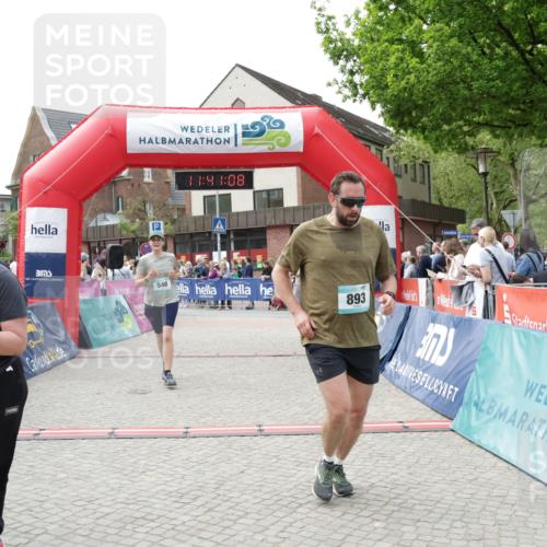 10.05.2026 - 8. Wedeler Halbmarathon Yannick Fuchs http://msf.ph/oto/9727461 10.05.2026 11:41:07 Ziel 540, 543, 658, 679, 893, 1048 meine-sportfotos.de