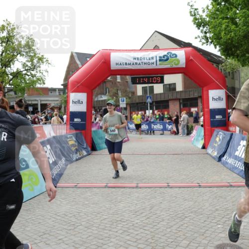 10.05.2026 - 8. Wedeler Halbmarathon Yannick Fuchs http://msf.ph/oto/9727474 10.05.2026 11:41:07 Ziel 540, 543, 658, 679, 893, 1048 meine-sportfotos.de