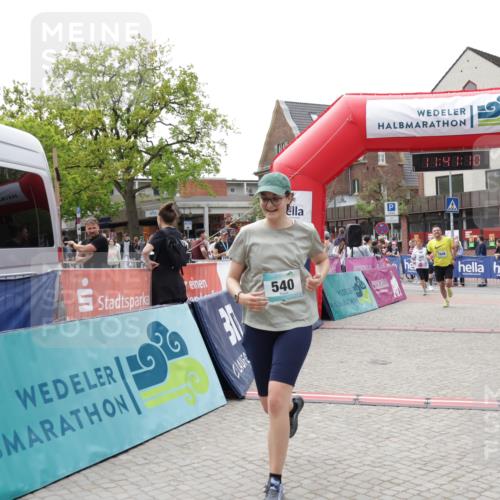 10.05.2026 - 8. Wedeler Halbmarathon Yannick Fuchs http://msf.ph/oto/9727491 10.05.2026 11:41:08 Ziel 310, 540, 543, 658, 679, 770, 893, 1048 meine-sportfotos.de
