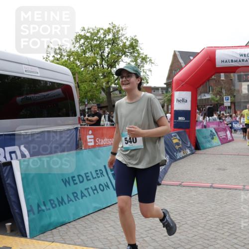10.05.2026 - 8. Wedeler Halbmarathon Yannick Fuchs http://msf.ph/oto/9727504 10.05.2026 11:41:09 Ziel 310, 540, 543, 658, 679, 770, 893, 1048 meine-sportfotos.de
