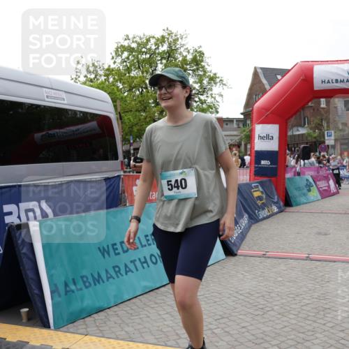 10.05.2026 - 8. Wedeler Halbmarathon Yannick Fuchs http://msf.ph/oto/9727508 10.05.2026 11:41:09 Ziel 310, 540, 543, 658, 679, 770, 893, 1048 meine-sportfotos.de