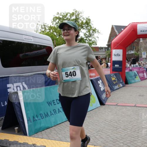 10.05.2026 - 8. Wedeler Halbmarathon Yannick Fuchs http://msf.ph/oto/9727512 10.05.2026 11:41:09 Ziel 310, 540, 543, 658, 679, 770, 893, 1048 meine-sportfotos.de