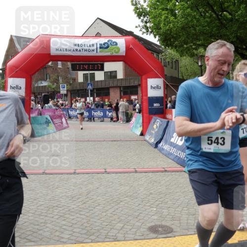 10.05.2026 - 8. Wedeler Halbmarathon Yannick Fuchs http://msf.ph/oto/9727628 10.05.2026 11:41:15 Ziel 153, 310, 543, 658, 770, 1048 meine-sportfotos.de