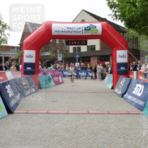 10.05.2026 - 8. Wedeler Halbmarathon Yannick Fuchs http://msf.ph/oto/9727641 10.05.2026 11:41:15 Ziel 153, 310, 543, 658, 770, 1048 meine-sportfotos.de