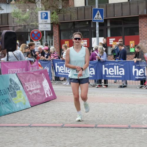 10.05.2026 - 8. Wedeler Halbmarathon Yannick Fuchs http://msf.ph/oto/9727646 10.05.2026 11:41:17 Ziel 54, 153, 310, 543, 658, 770 meine-sportfotos.de