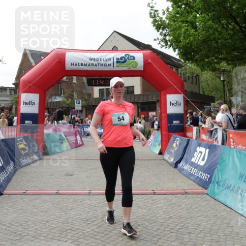 10.05.2026 - 8. Wedeler Halbmarathon Yannick Fuchs http://msf.ph/oto/9727724 10.05.2026 11:41:24 Ziel 54, 868 meine-sportfotos.de