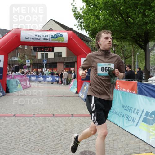 10.05.2026 - 8. Wedeler Halbmarathon Yannick Fuchs http://msf.ph/oto/9727755 10.05.2026 11:41:27 Ziel 54, 868 meine-sportfotos.de