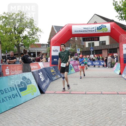 10.05.2026 - 8. Wedeler Halbmarathon Yannick Fuchs http://msf.ph/oto/9727809 10.05.2026 11:41:36 Ziel 239, 751, 812, 2196 meine-sportfotos.de