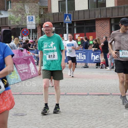 10.05.2026 - 8. Wedeler Halbmarathon Yannick Fuchs http://msf.ph/oto/9727869 10.05.2026 11:41:40 Ziel 239, 248, 453, 751, 812, 2196, 2238 meine-sportfotos.de