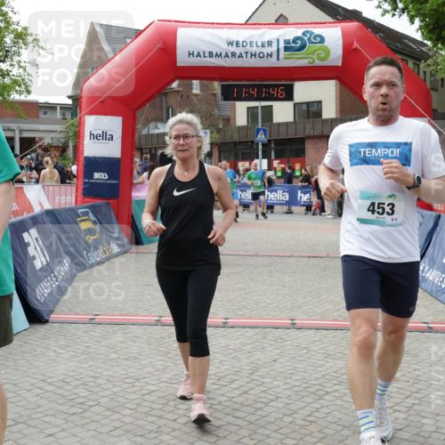 10.05.2026 - 8. Wedeler Halbmarathon Yannick Fuchs http://msf.ph/oto/9727934 10.05.2026 11:41:45 Ziel 108, 248, 453, 751, 812, 923, 924, 2238 meine-sportfotos.de