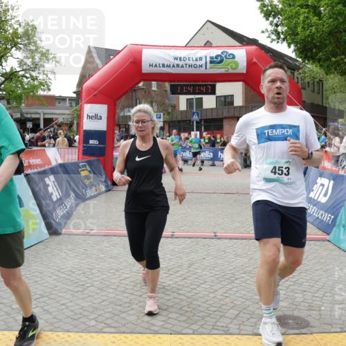 10.05.2026 - 8. Wedeler Halbmarathon Yannick Fuchs http://msf.ph/oto/9727938 10.05.2026 11:41:45 Ziel 108, 248, 453, 751, 812, 923, 924, 2238 meine-sportfotos.de