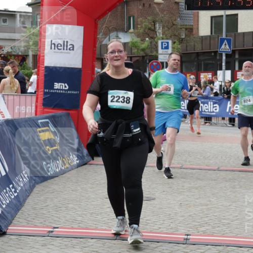10.05.2026 - 8. Wedeler Halbmarathon Yannick Fuchs http://msf.ph/oto/9727963 10.05.2026 11:41:48 Ziel 108, 223, 248, 453, 923, 924, 2238 meine-sportfotos.de
