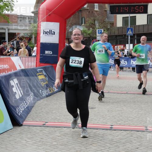 10.05.2026 - 8. Wedeler Halbmarathon Yannick Fuchs http://msf.ph/oto/9727974 10.05.2026 11:41:48 Ziel 108, 223, 248, 453, 923, 924, 2238 meine-sportfotos.de