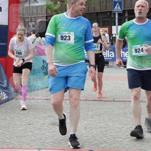 10.05.2026 - 8. Wedeler Halbmarathon Yannick Fuchs http://msf.ph/oto/9727996 10.05.2026 11:41:50 Ziel 108, 223, 923, 924, 2238 meine-sportfotos.de