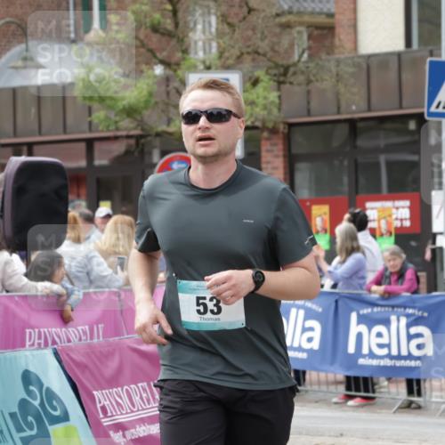 10.05.2026 - 8. Wedeler Halbmarathon Yannick Fuchs http://msf.ph/oto/9728143 10.05.2026 11:42:07 Ziel 53 meine-sportfotos.de