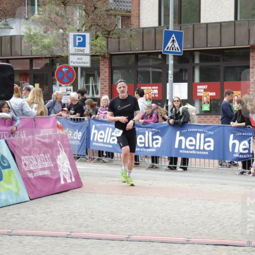 10.05.2026 - 8. Wedeler Halbmarathon Yannick Fuchs http://msf.ph/oto/9728174 10.05.2026 11:42:14 Ziel 127 meine-sportfotos.de