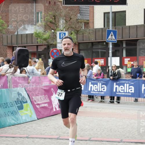 10.05.2026 - 8. Wedeler Halbmarathon Yannick Fuchs http://msf.ph/oto/9728212 10.05.2026 11:42:17 Ziel 127, 352, 1052 meine-sportfotos.de
