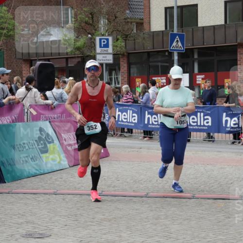 10.05.2026 - 8. Wedeler Halbmarathon Yannick Fuchs http://msf.ph/oto/9728275 10.05.2026 11:42:20 Ziel 127, 352, 1052 meine-sportfotos.de