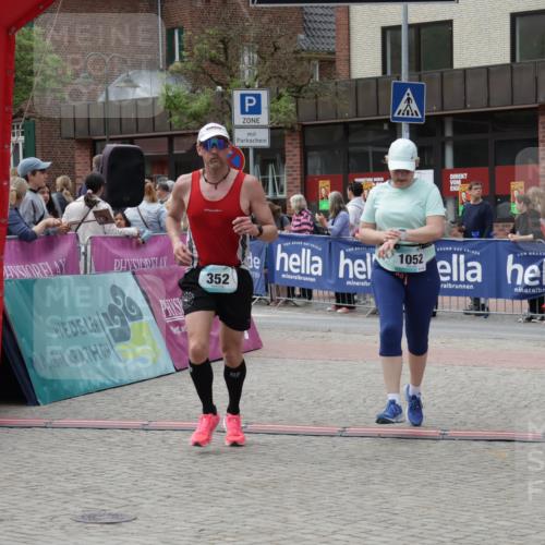 10.05.2026 - 8. Wedeler Halbmarathon Yannick Fuchs http://msf.ph/oto/9728280 10.05.2026 11:42:20 Ziel 127, 352, 1052 meine-sportfotos.de