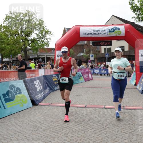 10.05.2026 - 8. Wedeler Halbmarathon Yannick Fuchs http://msf.ph/oto/9728322 10.05.2026 11:42:23 Ziel 352, 1052, 2134 meine-sportfotos.de