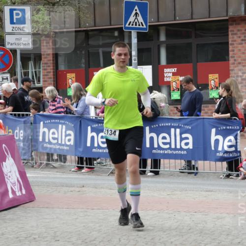10.05.2026 - 8. Wedeler Halbmarathon Yannick Fuchs http://msf.ph/oto/9728334 10.05.2026 11:42:25 Ziel 352, 1052, 2134 meine-sportfotos.de