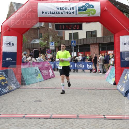 10.05.2026 - 8. Wedeler Halbmarathon Yannick Fuchs http://msf.ph/oto/9728355 10.05.2026 11:42:27 Ziel 1052, 2134 meine-sportfotos.de